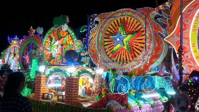 Парад «Рождественские звезды» в Сакон-Накхоне