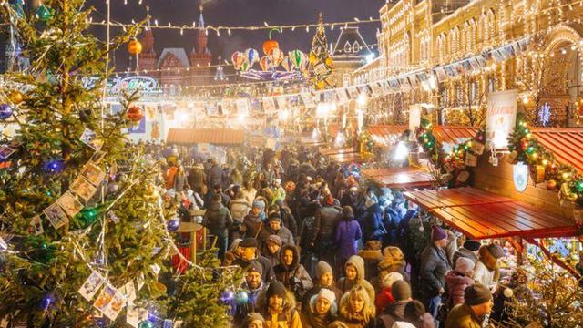 Рождественская ГУМ-ярмарка на Красной площади в Москве