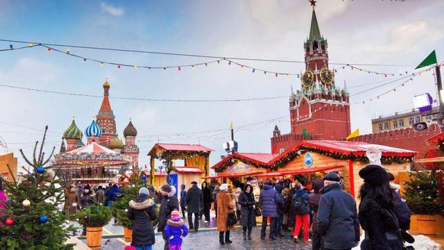 Рождественская ГУМ-ярмарка на Красной площади в Москве