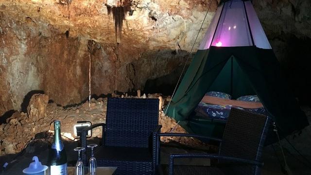 Туристам предлагают переночевать во французской пещере