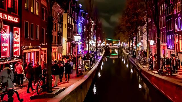 И все-таки его закрывают. Как туристам увидеть квартал Красных фонарей в Амстердаме?